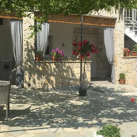 T H E Berlin And Apartment Nea Vrasna