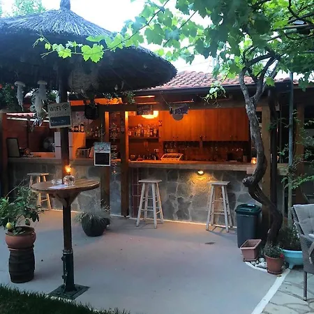 T H E Berlin And * Vrasná