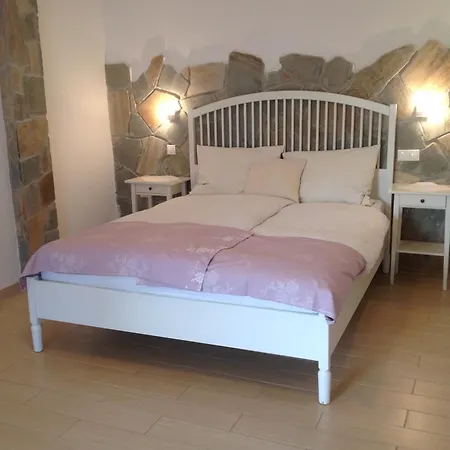 T H E Berlin And * Vrasná