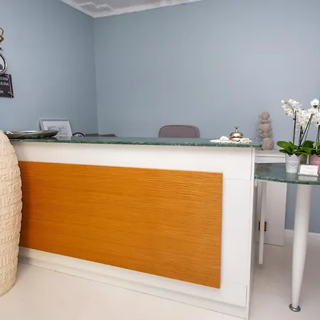 T H E Berlin And Vrasná