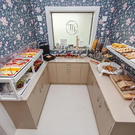 T H E Berlin And Apartmán