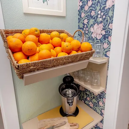 T H E Berlin And Vrasná