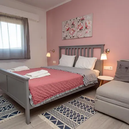 Apartment T H E Berlin And Nea Vrasna