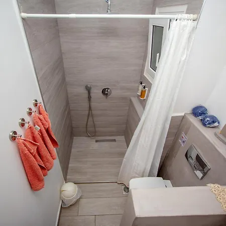 T H E Berlin And Apartmán Vrasná