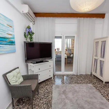 T H E Berlin And * Vrasná