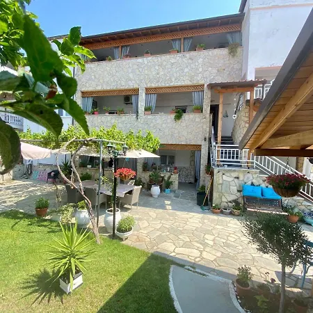 T H E Berlin And Lejlighed Vrasná