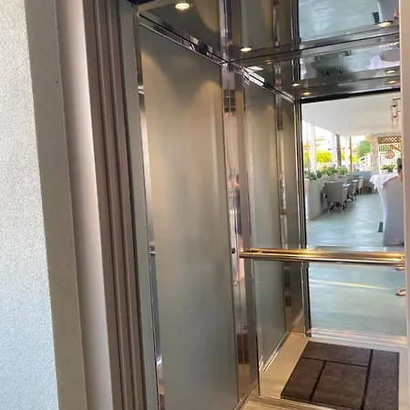 شقة T H E Berlin And Vrasná