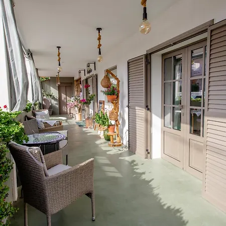 شقة T H E Berlin And *