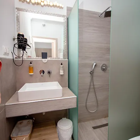 T H E Berlin And * Vrasná