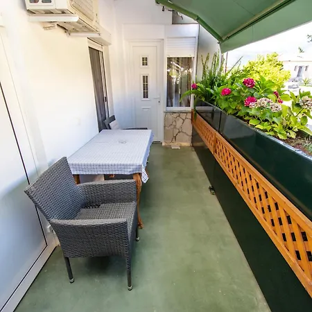 T H E Berlin And Apartment Nea Vrasna