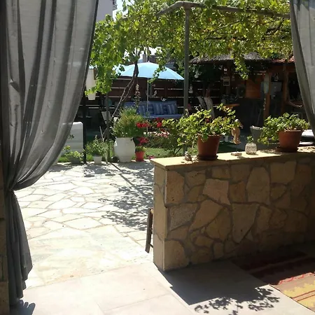 T H E Berlin And * Vrasná