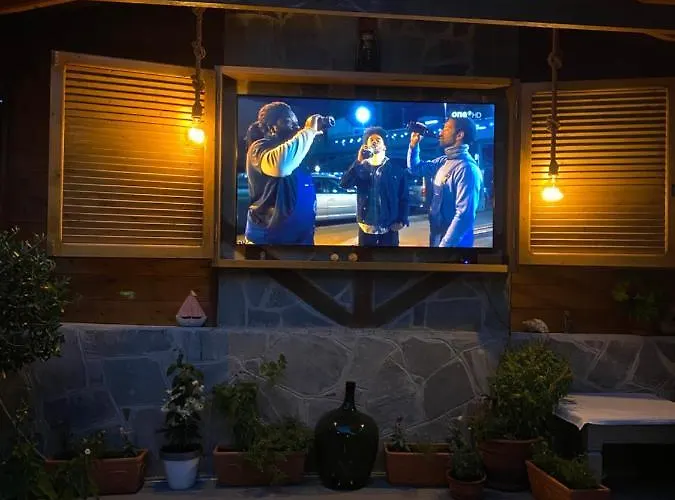 T H E Berlin And * Vrasná