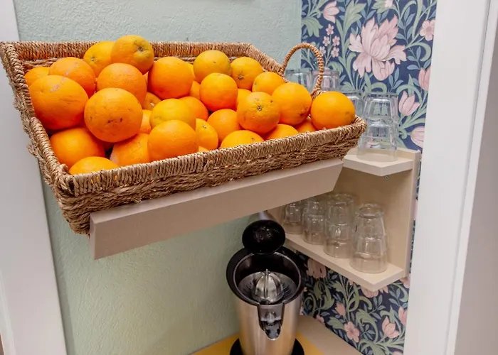 T H E Berlin And Vrasná