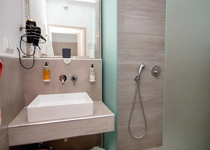 T H E Berlin And * Vrasná