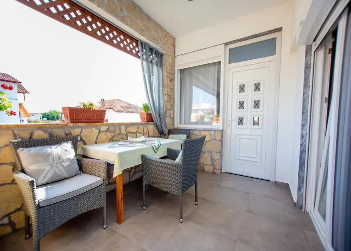 T H E Berlin And Vrasná