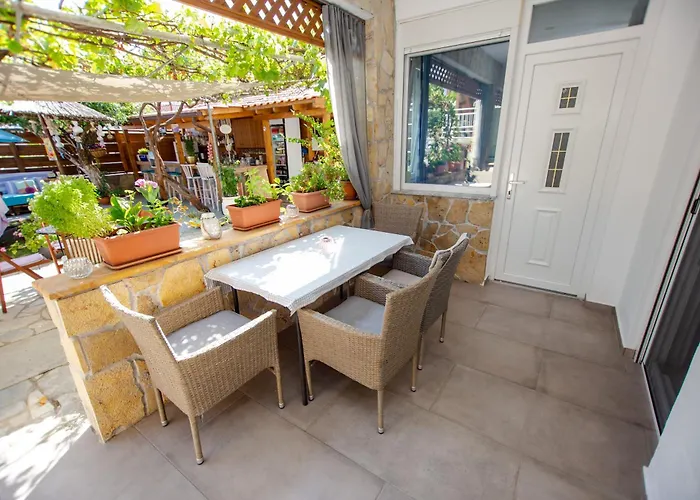 T H E Berlin And Vrasná