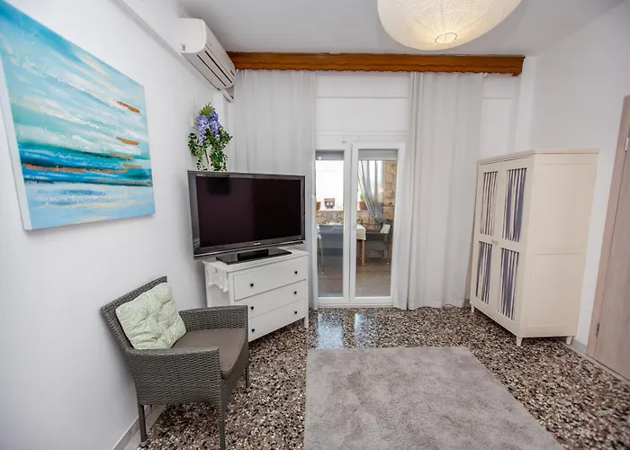 T H E Berlin And * Vrasná