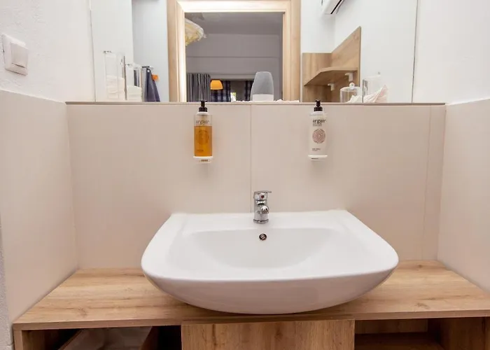 T H E Berlin And 公寓 *