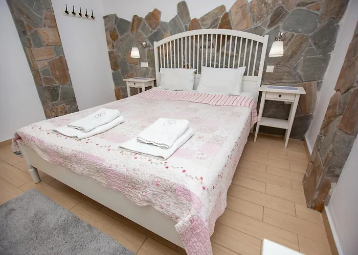 T H E Berlin And 公寓 Vrasná